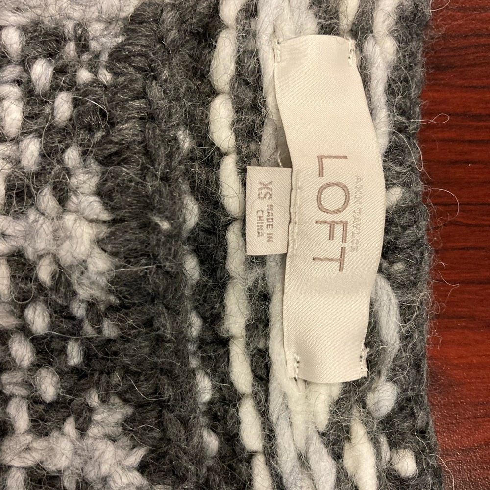 💛TODAY***$13***Charcoal crop sweater from Loft by Ann Taylor. - Picture 2 of 3